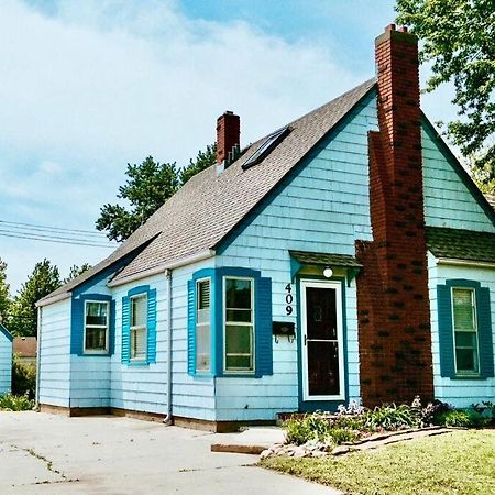Bluebird Cottage, Walking Distance To Fairgrounds 허친슨 외부 사진