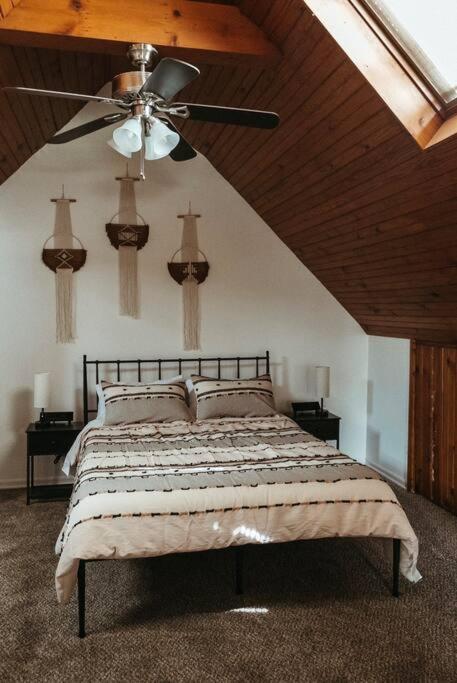 Bluebird Cottage, Walking Distance To Fairgrounds 허친슨 외부 사진