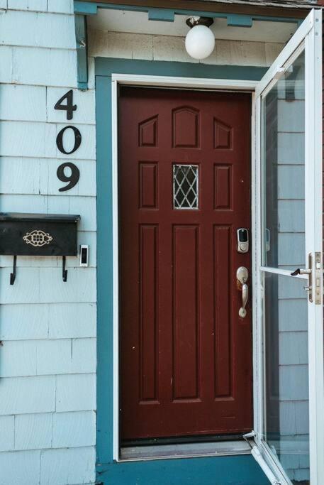Bluebird Cottage, Walking Distance To Fairgrounds 허친슨 외부 사진